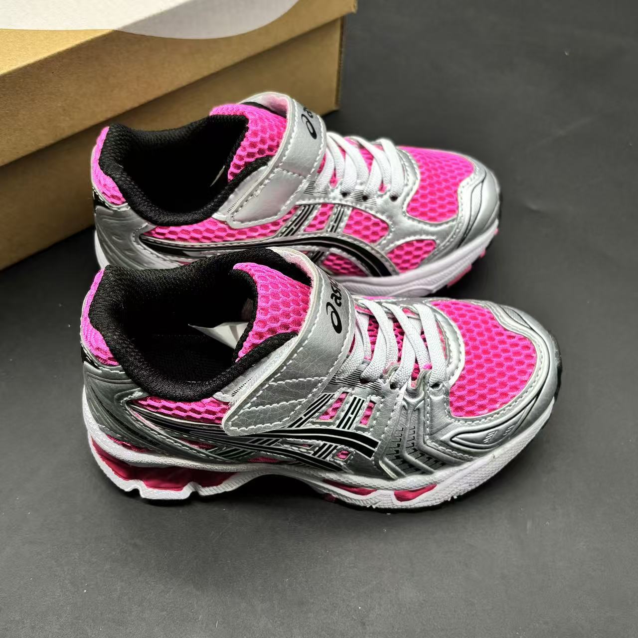 Children's shoes child